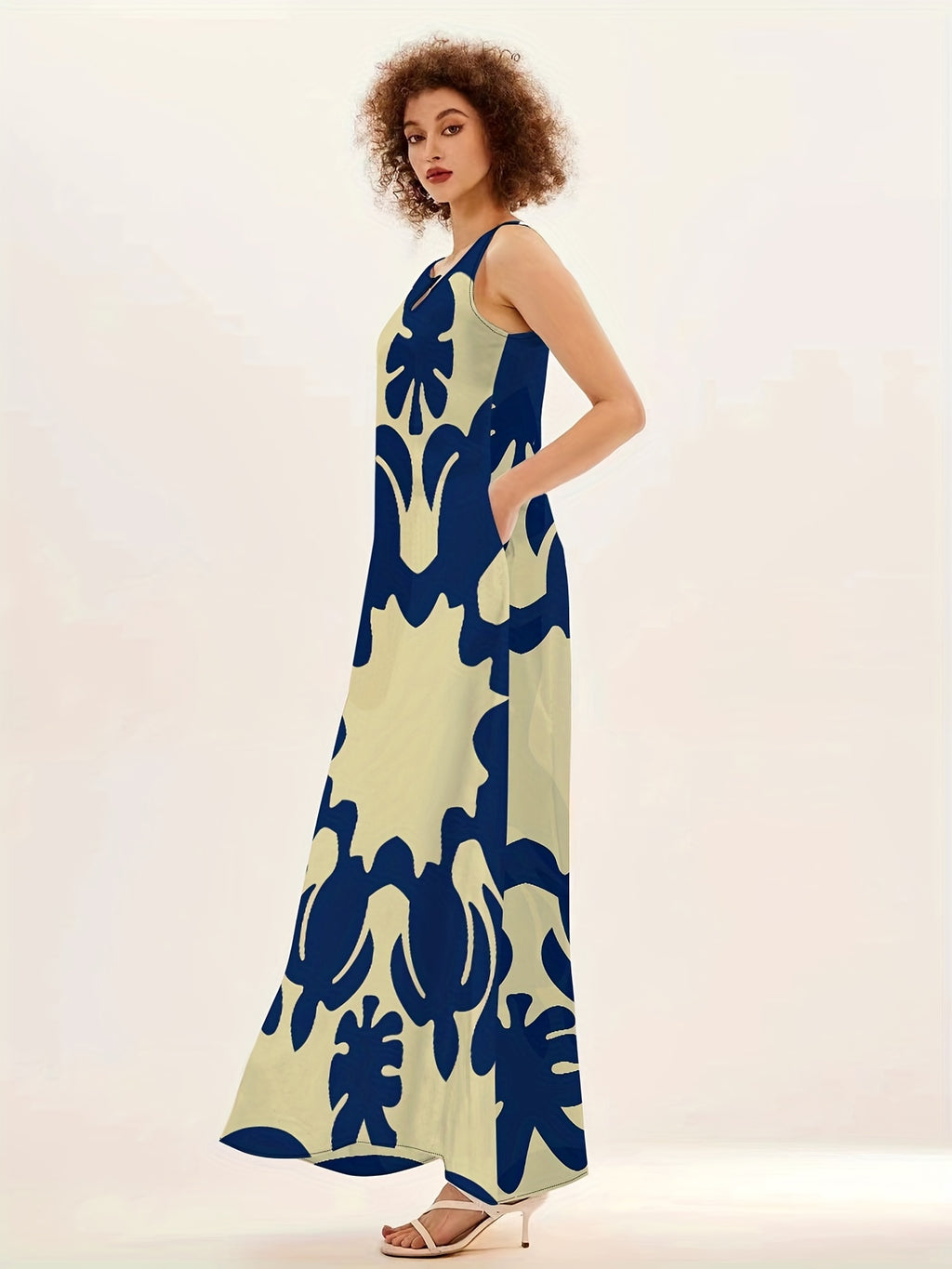 Bohemian V-neck sleeveless swing maxi dress with pockets | Alba Muse