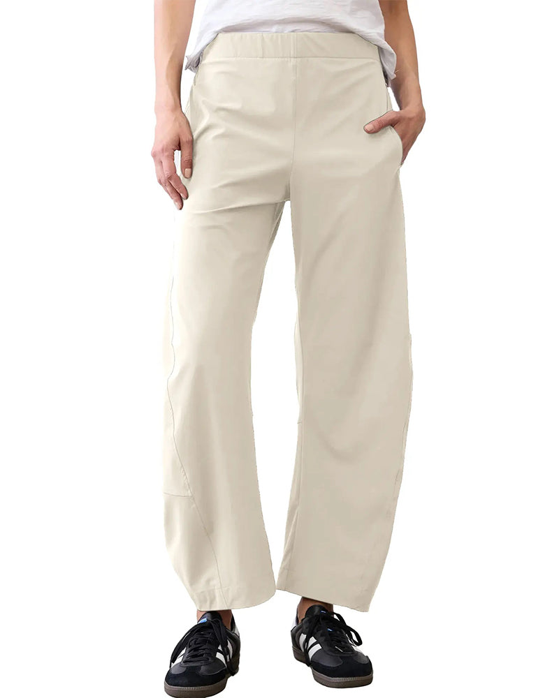 Solid colour hanging pocket cropped trousers, front view