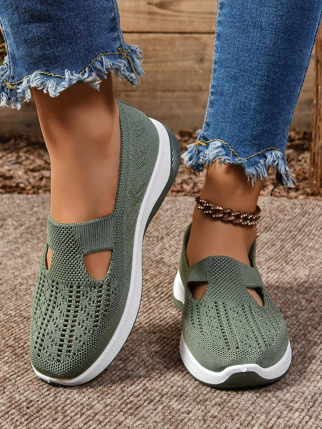 Lightweight orthopaedic cushioned mesh shoes, full pair view