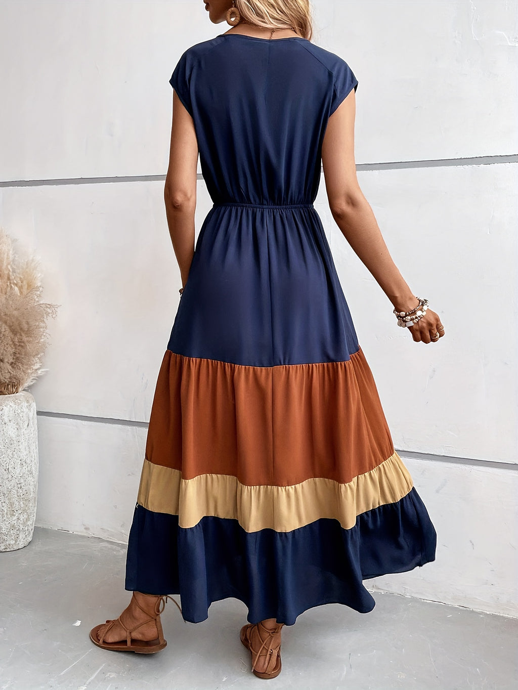 Colour-block criss-cross neck sleeveless midi dress | Alba Muse