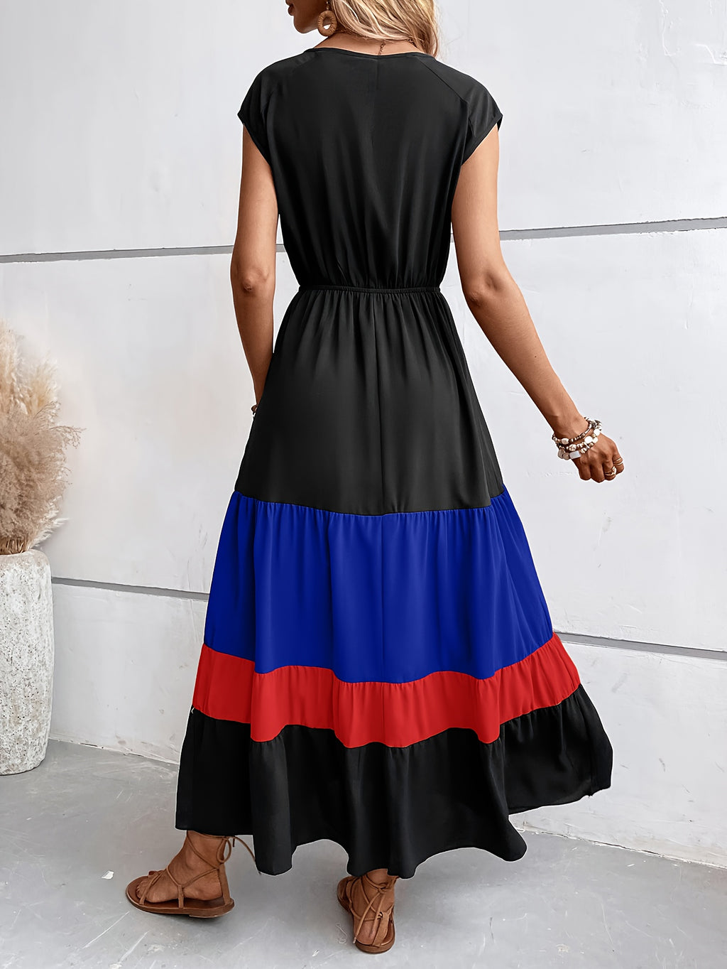 Colour-block criss-cross neck sleeveless midi dress | Alba Muse