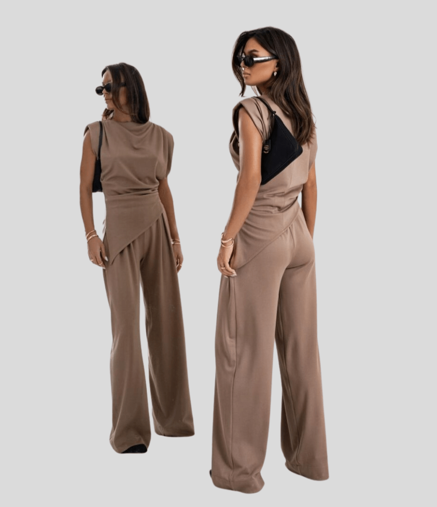 Grey travel set three-quarter view lifestyle