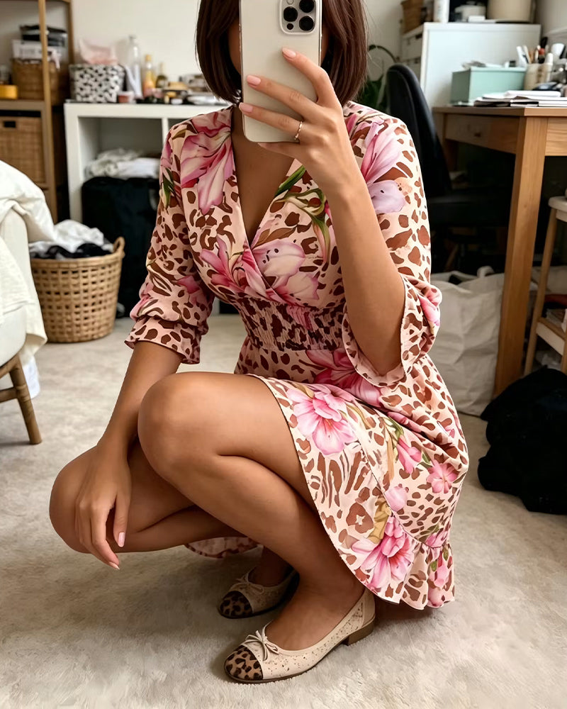 V-neck bubble sleeve floral dress, detail view