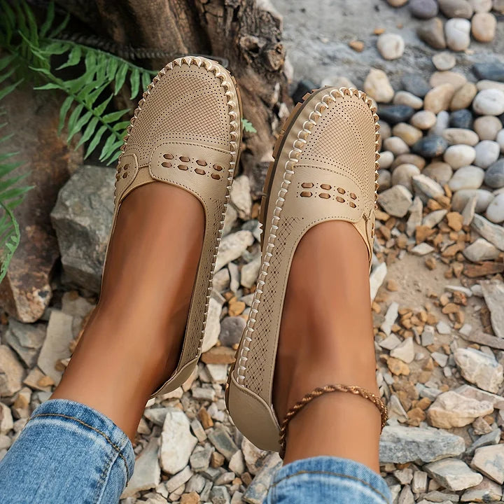 Women's flat loafers in brown, sole detail view