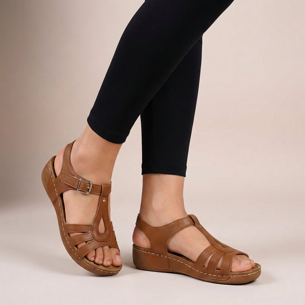 Fitted T-strap wedge sandals in faux leather – front view