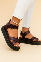 Platform sandals sole and strap detail