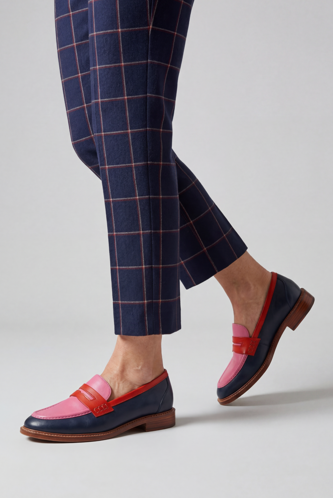 Women's two-tone loafers in alternate colour combination, side view