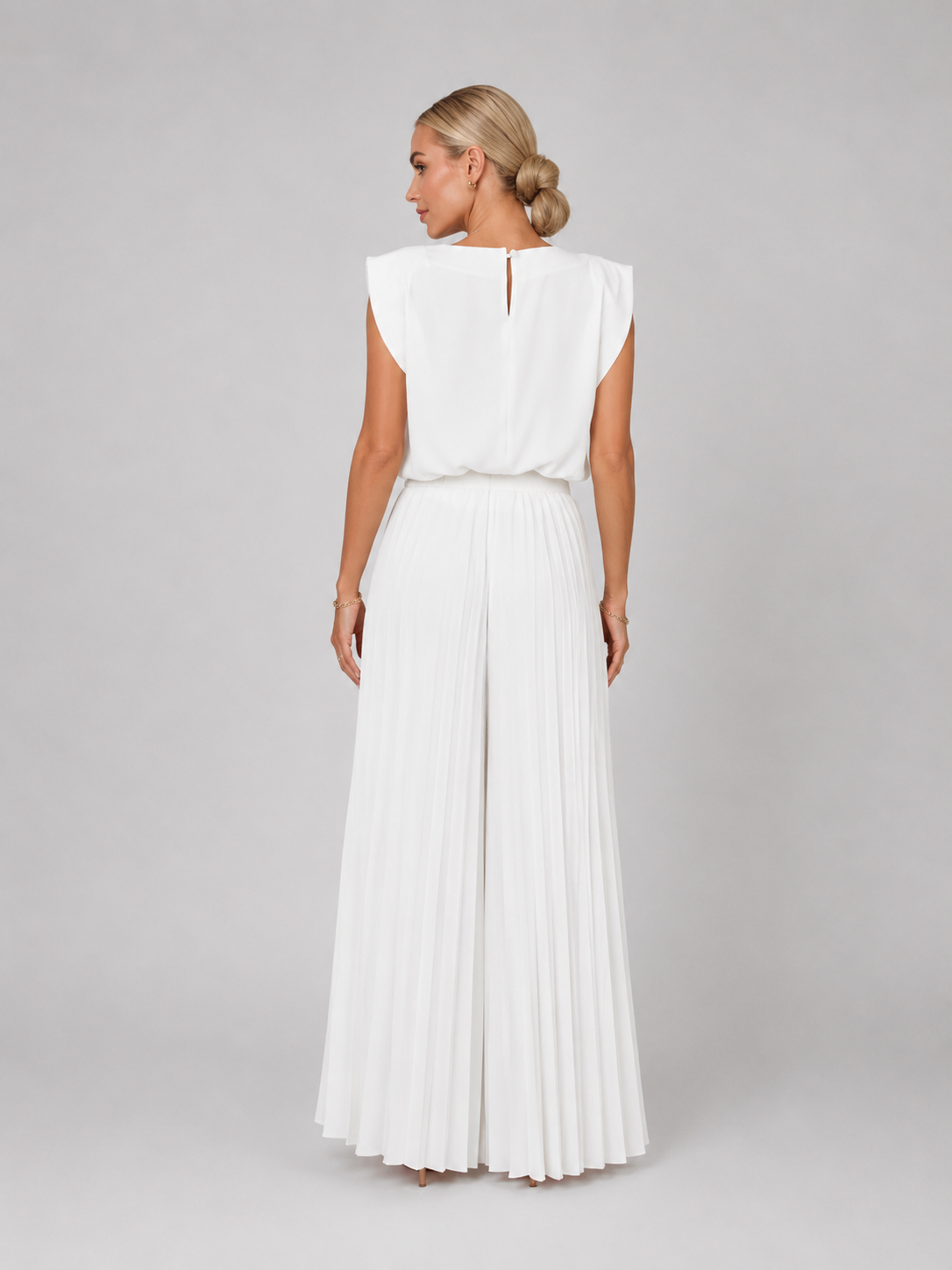 Pleated trouser set side profile flowing silhouette