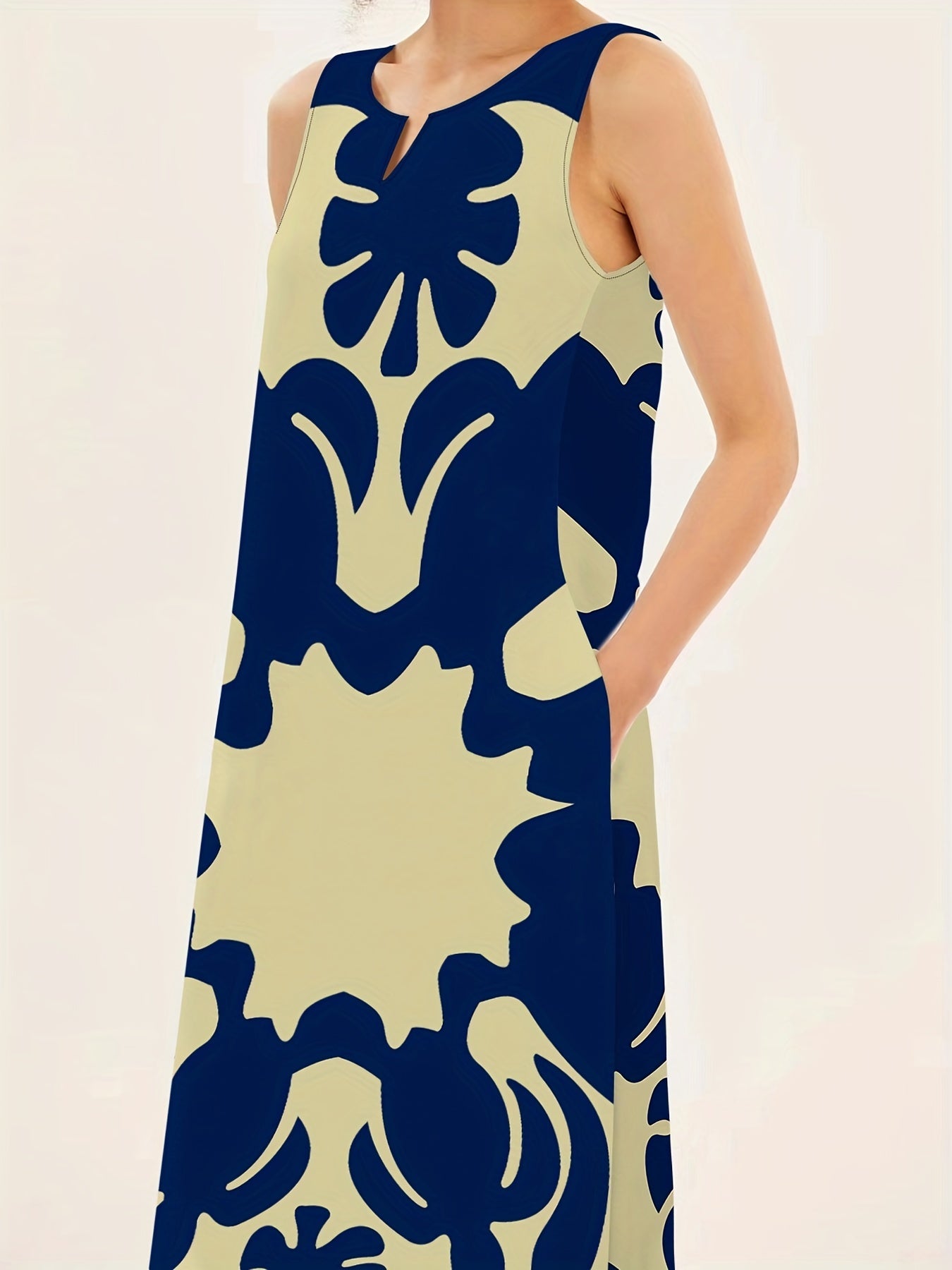 Bohemian V-neck sleeveless swing maxi dress with pockets | Alba Muse