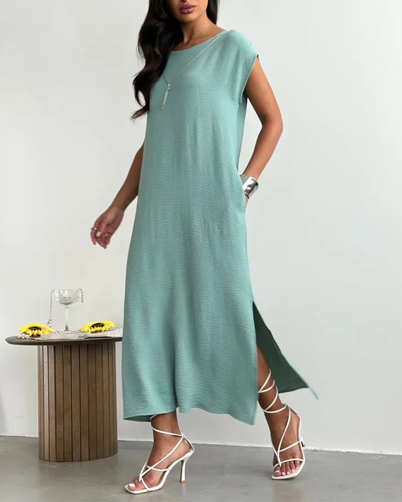 Slit loose maxi dress in black, detail view