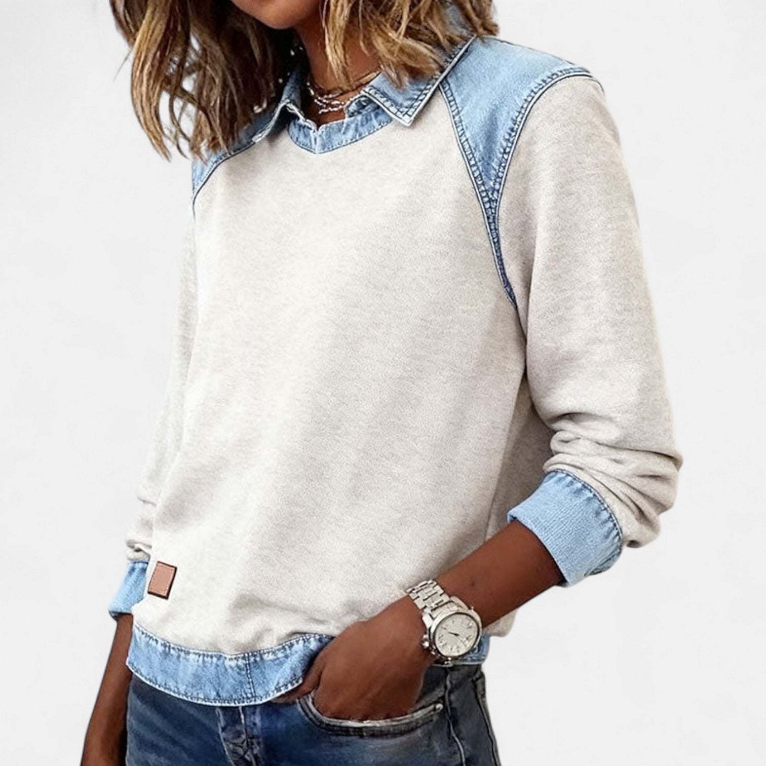 Black collared jumper, classic and flattering fitted silhouette | Alba Muse