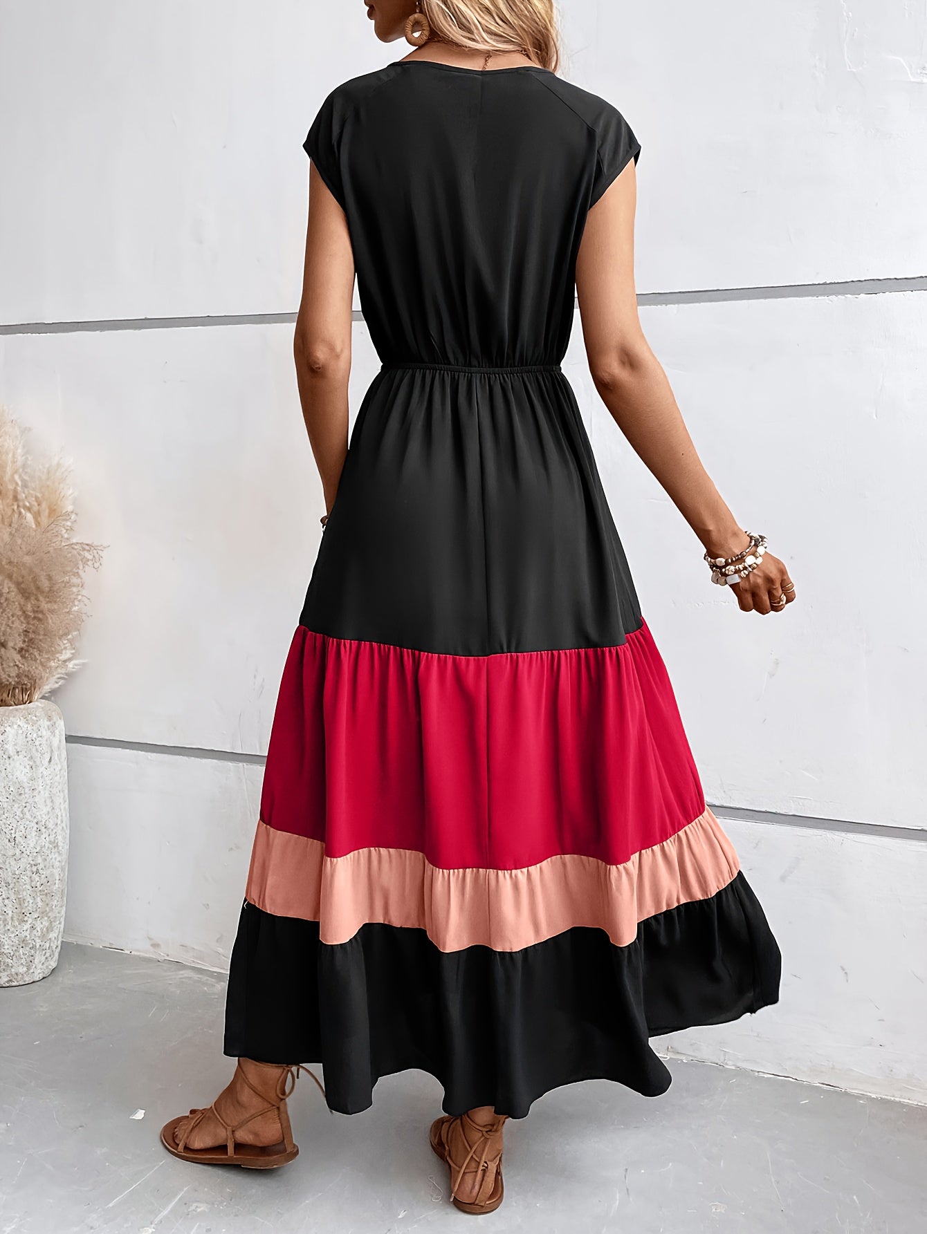 Colour-block criss-cross neck sleeveless midi dress | Alba Muse