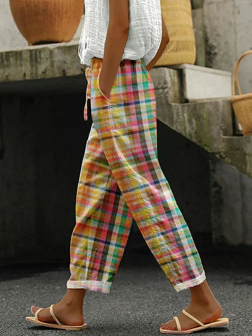 Check pattern cropped trousers women on model | Alba Muse