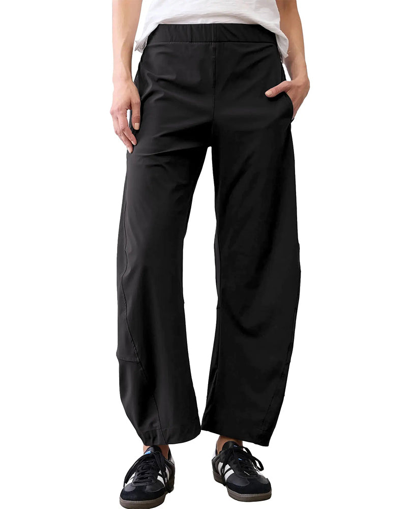 Cropped trousers, full length view