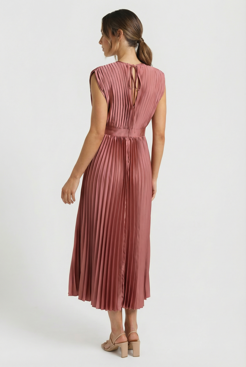Women's Pleated Sleeveless Maxi Dress