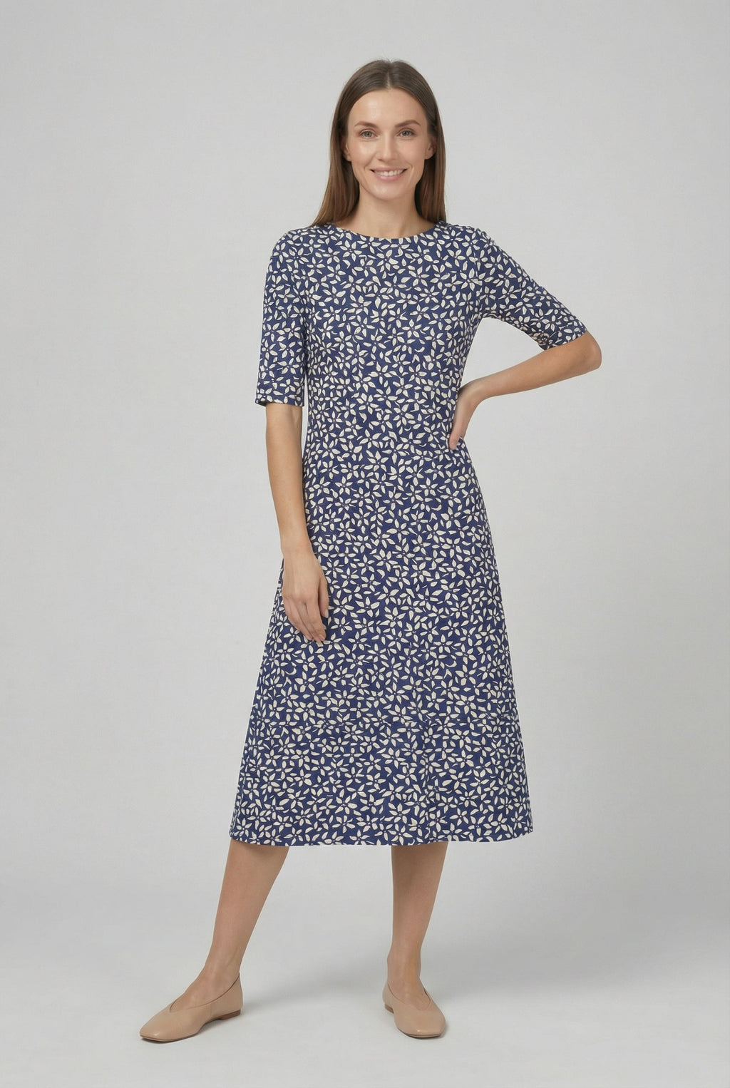 Women's loose fit ditsy floral midi dress in navy – short sleeve pockets