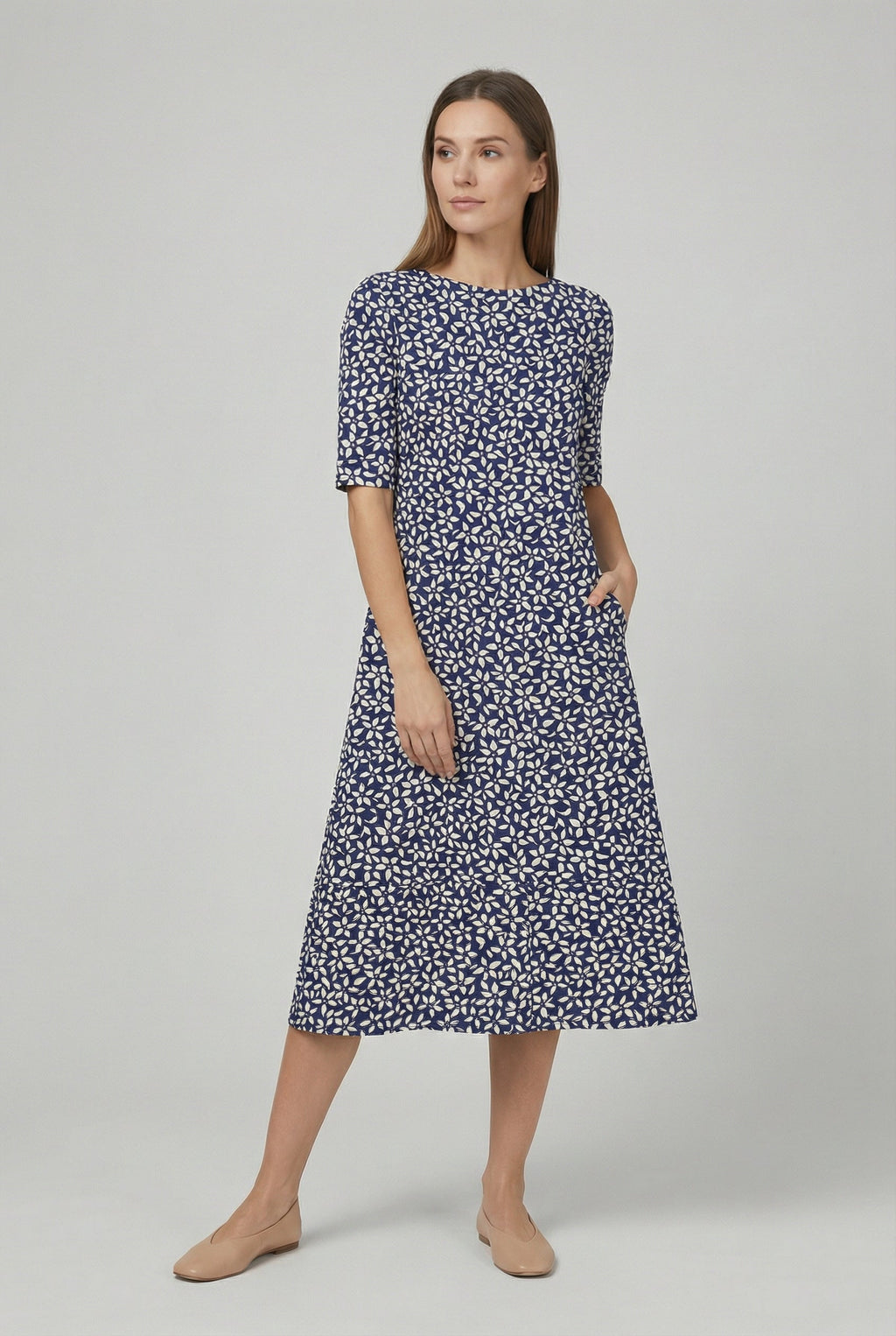 Women's loose fit ditsy floral midi dress in navy – short sleeve back view