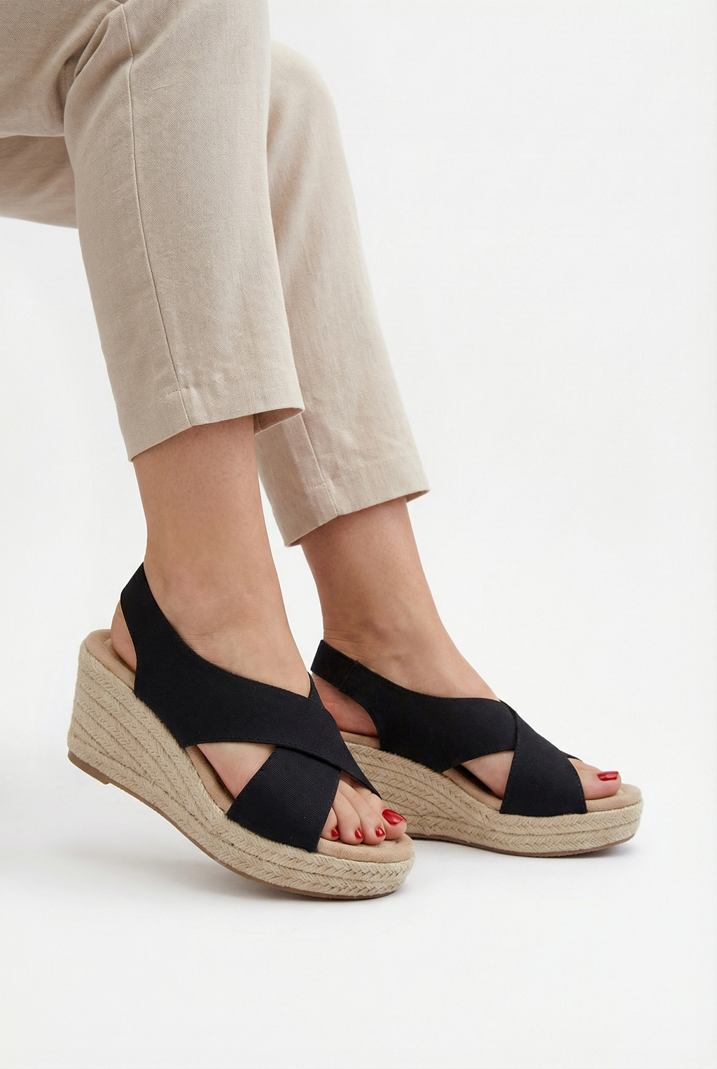 Women's casual sandals with low heel, side view