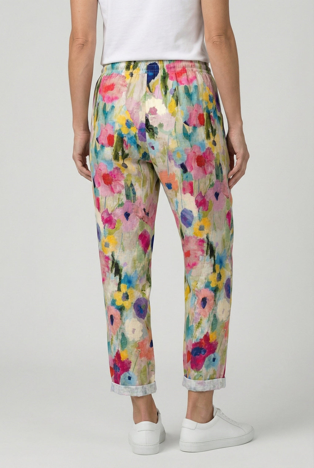 Women's summer sweatpants in alternate colour, casual styling