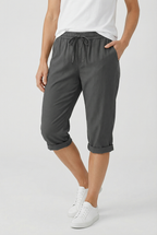 Women's linen capri trousers in dark grey – relaxed cropped summer style