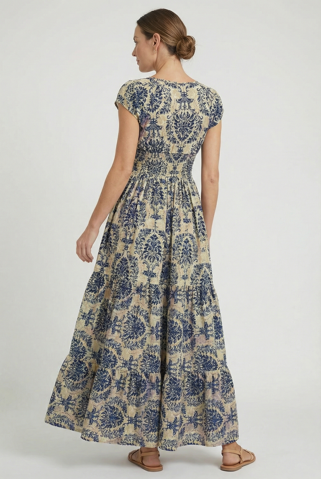 Women's casual retro maxi dress, close-up of print and fabric