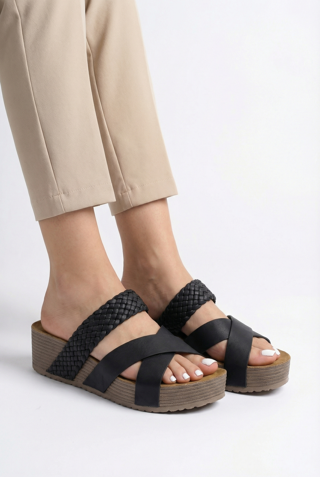 Women's lightweight open toe sandals, close-up of sole