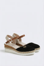 Women's espadrille flats, close-up of jute-wrapped midsole