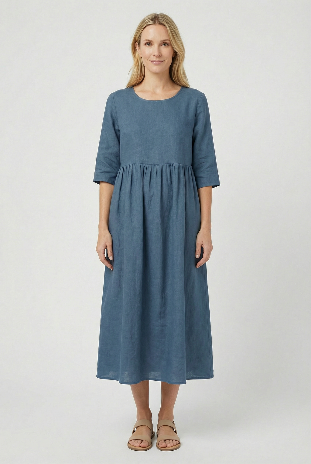 Women's relaxed fit midi dress, pocket detail close-up