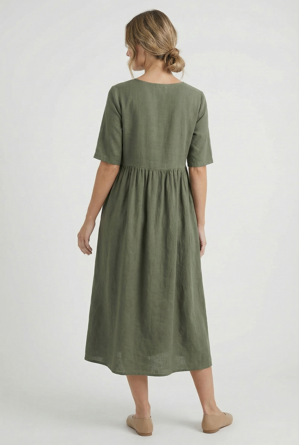 Women's short sleeve casual dress, close-up of round neckline