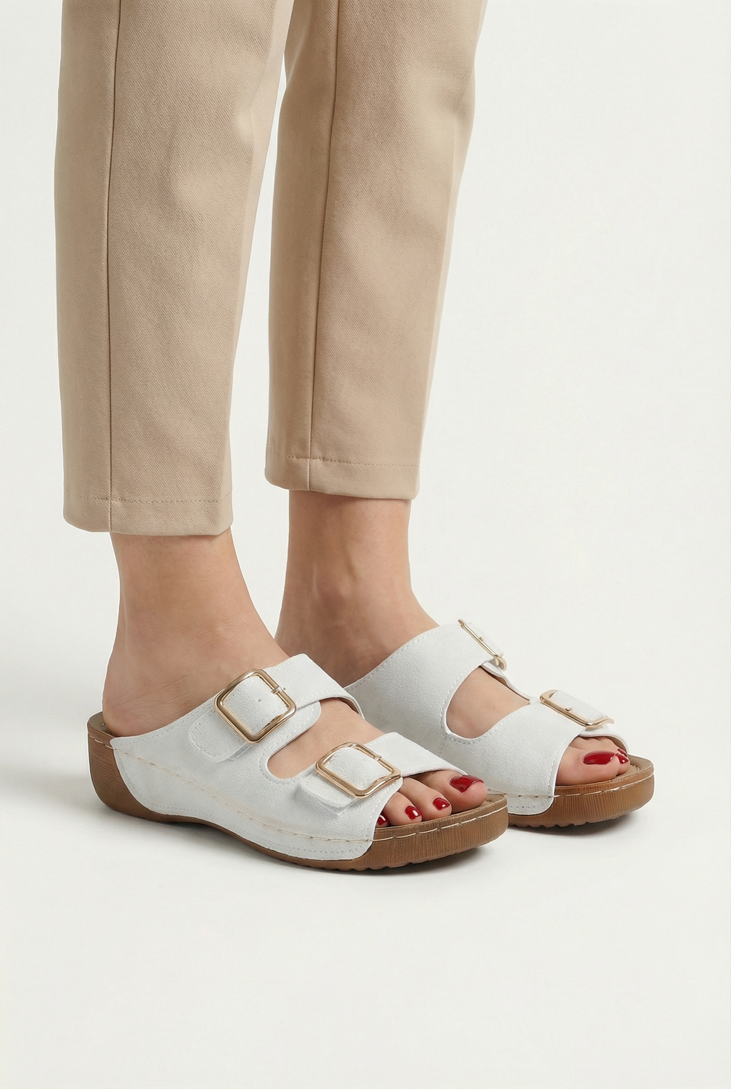 Women's wedge heel sandals, close-up of open toe design