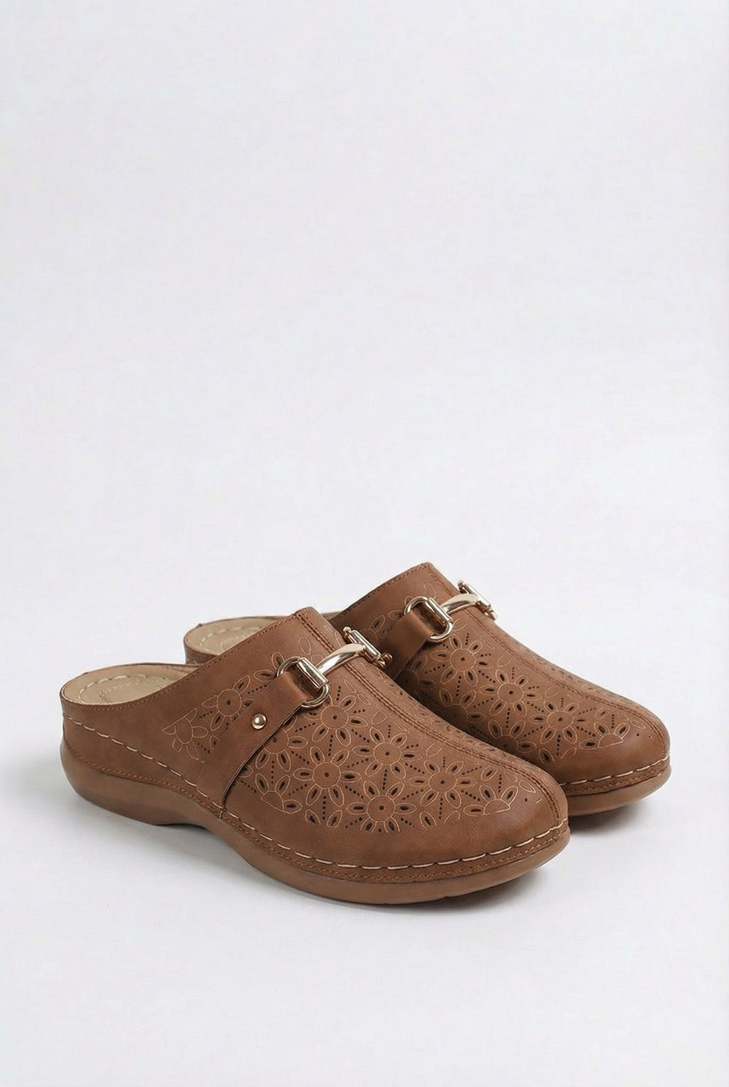 Women's lightweight garden slippers, back view