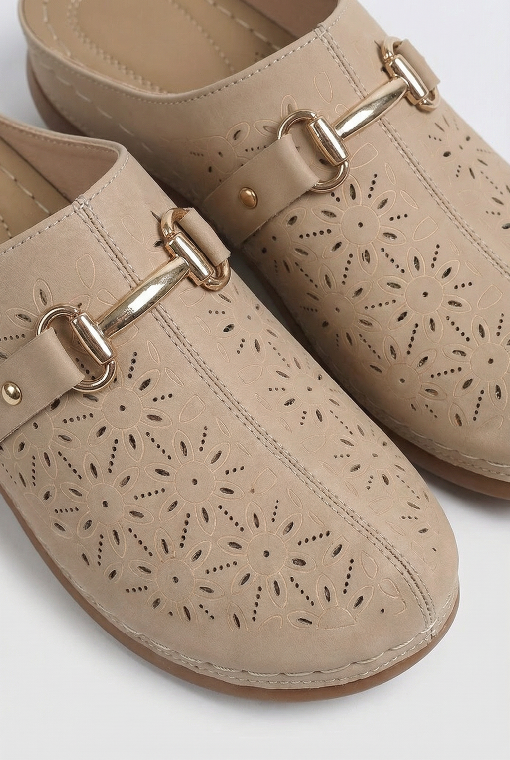 Women's casual outdoor slippers in alternate colour, front view