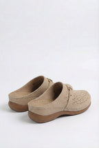 Women's lightweight slippers for outdoor use, top-down view