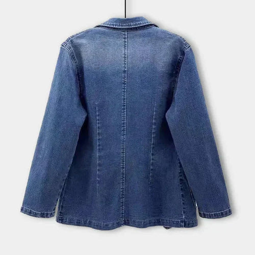 Chic Denim Jacket with Tailored Fit