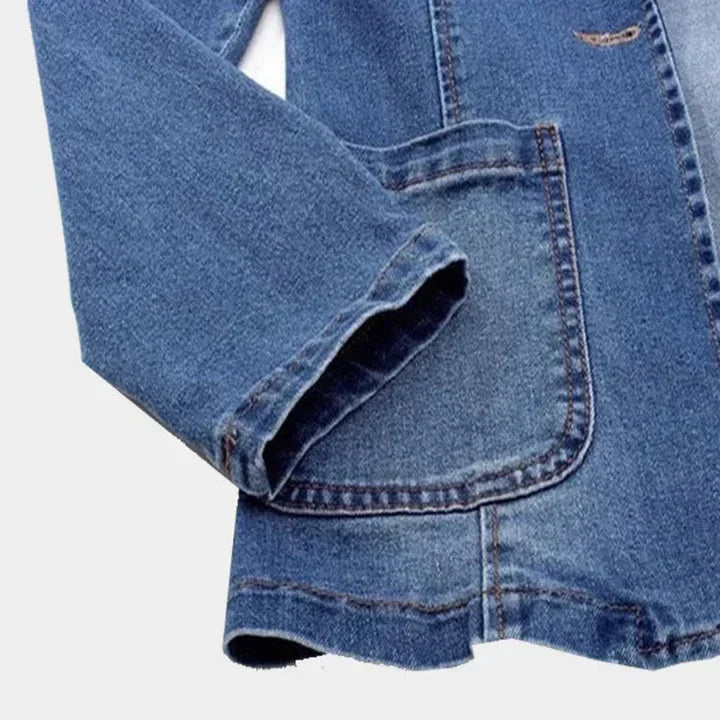 Chic Denim Jacket with Tailored Fit