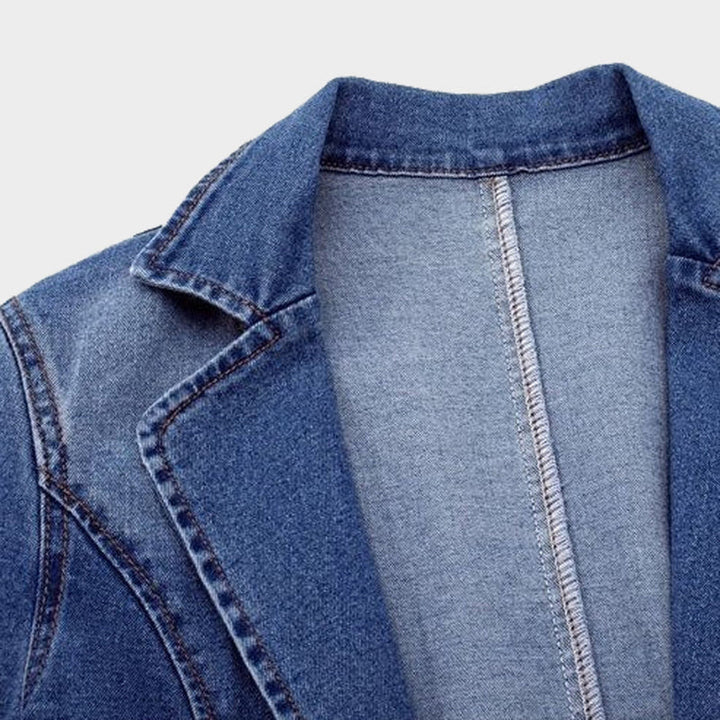 Chic Denim Jacket with Tailored Fit